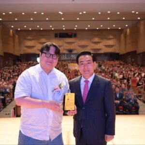 Na Sun-uk Instagram - 태어나서 두번째 받는 감사패 감사합니다🙏
논산의 아들🫡
여러분 논산훈련소 입대하세요🤎