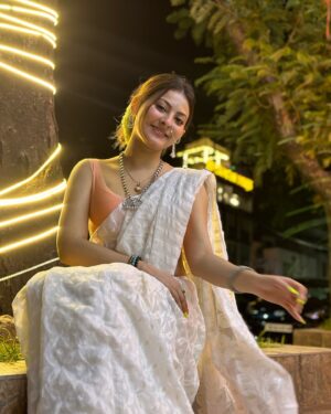 Nabanita Malakar Instagram - If your intentions are pure and your actions are worthy then the whole world will fall for you.. Your aura will make everything colourful and beautiful around you… 🤍✨💫