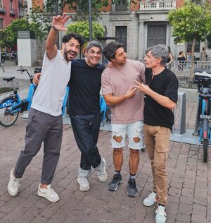 Nacho Guerreros Instagram - 🎥 Tremendo día de rodaje 🎬
¿Qué fue antes? ¿El actor o el bombero? 🎭 vs 🚒

PRÓXIMAMENTE