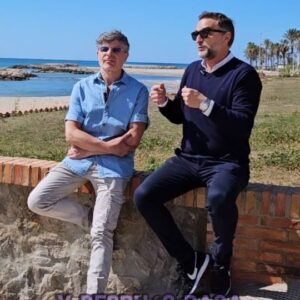Nacho Guerreros Instagram - Sin duda alguna Xavi nos ayuda a entender y comprender la complejidad de las leyes y la justicia.

Su éxito se basa en ayudar y comunicar de una forma sencilla y cercana a todos sus gran conocimiento.

Me fui hasta #Sitges para conocer a este gran abogado pero mejor persona.

Gracias al personal del hotel @mesitges en especial a Carlos por su cariño y trabajo.