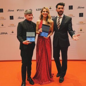 Nacho Guerreros Instagram - Una bonita noche, y lo bonito hay que celebrarlo, más aún con amigos y conocidos. Magia pura.

Gracias @yoursmagazinee por todo. En mi discurso de agradecimiento compartí el premio con mis compañeros de nominacion y lo dediqué a @rakkiperez mi amada compañera en "Sobre el Caparazón de las tortugas" a su autor Ignasi Vidal, a su directora @susanahornos, a todo el equipo en general y a todos los trabajadores y trabajadoras del @fernangomezccv.

¡Viva el teatro! 👏🏻