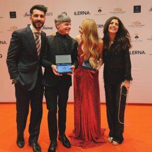 Nacho Guerreros Instagram - Una bonita noche, y lo bonito hay que celebrarlo, más aún con amigos y conocidos. Magia pura.

Gracias @yoursmagazinee por todo. En mi discurso de agradecimiento compartí el premio con mis compañeros de nominacion y lo dediqué a @rakkiperez mi amada compañera en "Sobre el Caparazón de las tortugas" a su autor Ignasi Vidal, a su directora @susanahornos, a todo el equipo en general y a todos los trabajadores y trabajadoras del @fernangomezccv.

¡Viva el teatro! 👏🏻