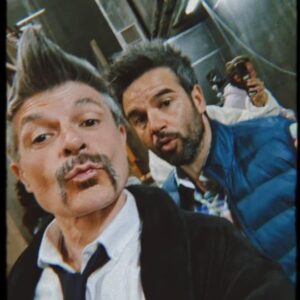 Nacho Guerreros Instagram - Así empezamos LUNES👌
Súper equipo LA QUE SE AVECINA. Un lujo.

Feliz dia😜

@contubernio_producciones 
@amazonprime