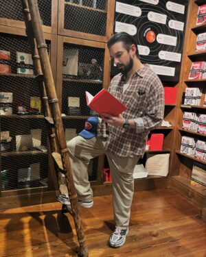 Nacho Redondo Instagram - Gracias Oporto por dejarme disfrutar de sus hermosas calles siendo una #fashionblogger ✨

La importancia de la lectura 📖. Fui a la librería más linda del mundo y pude degustar lectura tipo “1984” y “El Principito”. Me recomendaron uno que se llama “Mi Lucha”, pero solo estaba en alemán y me dijeron que ahí no lo vendían y posteriormente me invitaron a salir. Unos groseros.

Por cierto, comienza mi gira nueva, Traumas en Julio. 

🇺🇸Chicago - 6 de Julio
🇺🇸Indianapolis - 7 de Julio
🇺🇸Atlanta - 10 de Julio
🇺🇸Nashville - 11 de Julio
🇺🇸DC - 13 de Julio
🇨🇦Montreal - 17 de Julio
🇺🇸NYC - 19 de Julio
🇺🇸Boston - 20 de Julio
🇺🇸Detroit - 26 de Julio
🇨🇦Toronto - 27 de Julio
🇺🇸San Francisco - 31 de Julio
🇺🇸Tacoma - 2 de Agosto
🇺🇸Salt Lake City - 3 de Agosto
🇺🇸Denver - 4 de Agosto
🇺🇸Houston - 7 de Agosto
🇺🇸Dallas - 8 de Agosto
🇺🇸Austin - 9 de Agosto
🇺🇸Orlando - 14 de Agosto
🇺🇸Miami - 15 de Agosto

🎟️TICKETS EN MI BIO🎟️