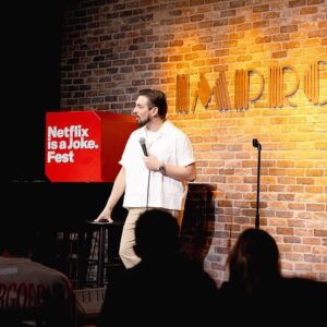 Nacho Redondo Instagram - El festival de @netflixisajoke fue una absoluta belleza.

Doble show, uno con @escueladenada y un Gente Funny moderado por @angelocolina que quedaron hermosos.

Gracias a mi querido @ledvarelabargallo por aparecer de sorpresa en el show de EDN y a @danicastanedax - @lapastoradelperreo - @milly_tamarez por compartir conmigo ese día la tarima.

Kudos gigantes a @angelocolina por su invitación y su doble sold out. 

Gracias de verdad por venir a todos los shows. No saben lo que significa para mí.

[ Photos by the mighty @photosbydee.official 📸 ]
