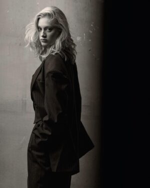 Nadia Tereszkiewicz Instagram - En kiosque demain! Merci @numeromagazine 🖤 Pour Rosalie!!! by @lucbraquet