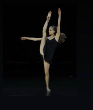 Nadia Tereszkiewicz Instagram - @madamefigarofr s’est penchée sur nos parcours sportifs , la danse qui m’a forgée , merci @mariongeliot ♥️