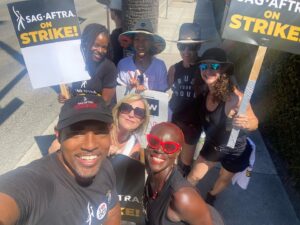 Nadine Ellis Instagram - Back to the picket line, with a bunch of multi-hyphenates!💃🏿💃🏿💃🏿 #sagaftrastrong #sagaftrastrike #actress #weouthere