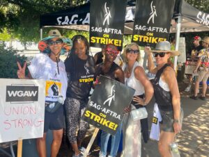 Nadine Ellis Instagram - Back to the picket line, with a bunch of multi-hyphenates!💃🏿💃🏿💃🏿 #sagaftrastrong #sagaftrastrike #actress #weouthere
