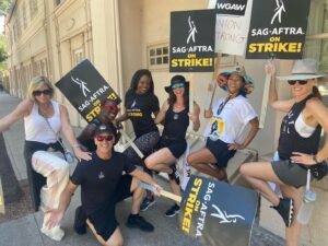 Nadine Ellis Instagram - Back to the picket line, with a bunch of multi-hyphenates!💃🏿💃🏿💃🏿 #sagaftrastrong #sagaftrastrike #actress #weouthere