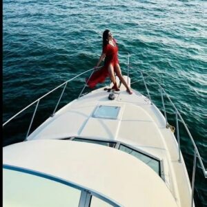 Actress Naina Sarwar HD Instagram Photos and Wallpapers August 2024