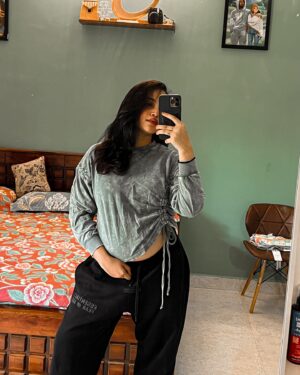 Nakshatra Murthy Instagram - Love being w women ♥️🌼 especially this phase of life 
.
Technically entering into Vijay’s wardrobe 🤣 
Thanks da @vijayviruz
.
.
#feelingamazing #youngandbeautiful #selflove #beingwomen #pregnancydiary