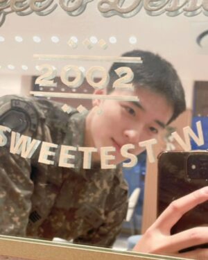 Nam Da-reum Instagram - 2002년 6월13일생...

생일초를 사면서 한참을 고민...
오늘은 22살 생일인거고,
다시 ~21살이 되었다가....
내년에 또 한번 22살??

🤣

아들~~ 생일 축하한다♡♡♡🥳
#22사단#병장#D-55
#생일#축하해#남다름