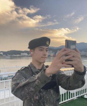 Nam Da-reum Instagram - 성공을 위해 노오력 중....

#여동생잔소리들으며🤣
#각도연습#가끔성공
#이런사진만수십장