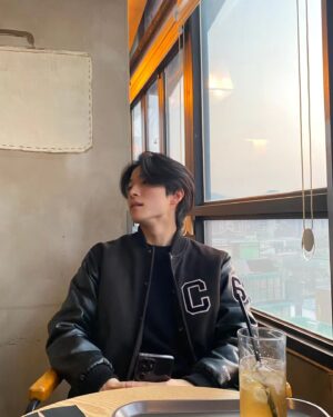 Nam Da-reum Instagram - 다시 입은 과잠

#복학생#과제중#남다름

📸 photo by_ 용진 👍