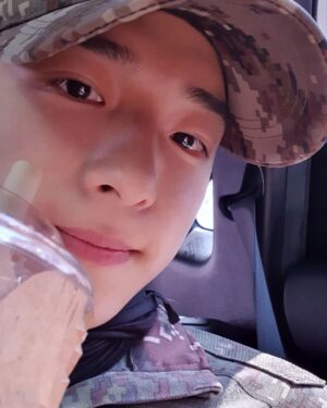 Nam Da-reum Instagram - 오랜만에...군인 남다름 

#22사단#남병장
#D-97#남다름