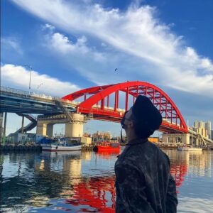 Nam Da-reum Instagram - 첫 면박...
1박2일 동안 같은 곳 바라보기 👨‍👩‍👧‍👦
우리 가족의 단골 여행지였던 그곳에 
의미 부여 추억 더하기...

#일병5호봉#첫면박#가족여행
#고성바다#속초하늘#추억사진부자
#남다름