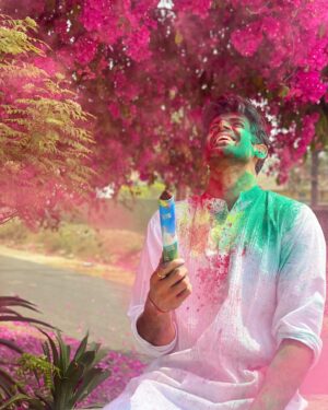 Namik Paul Instagram - A very very Happy Holi from all of us (in frame and out) to all of you and your loved ones 🌈🤗 May the colours of happiness and hope flood all your lives ❤️ Once again, all credit for the idea and execution go to @chandigarh_chronicle 🤓😎

#happyholi #colors #happiness