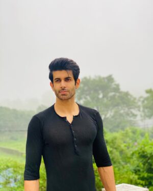 Namik Paul Instagram - *** inserts awkward/vague metaphor about ‘emerging from the fog’ to explain extended absence*** Here’s to being more productive 🍻 Hope all of you have been well and good 🤗🙏🏼