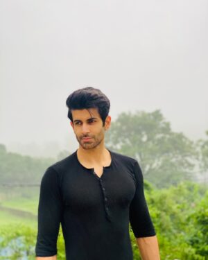 Namik Paul Instagram - *** inserts awkward/vague metaphor about ‘emerging from the fog’ to explain extended absence*** Here’s to being more productive 🍻 Hope all of you have been well and good 🤗🙏🏼