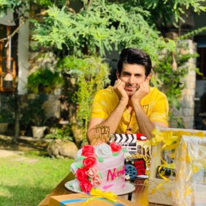 Namik Paul Instagram - The mood went from slightly dramatic, to ecstatic, to the dawning realisation that delicious cake would be dangerously close at hand for the foreseeable future(🤭), and then happiness again, diets be damned 🥳🤓 It’s been a good day, and that’s despite Mr. Hobbes waking me up at 6 am for absolutely NO reason 🌚😑Thank you every one for reaching out and sending your love and well wishes. Every call, message, post, story and tweet (among others), brightened up my day immeasurably ❤️

PS- I was just trying to show my wealth of goodies in the first picture. Any channelling of SRK was purely coincidental 😋