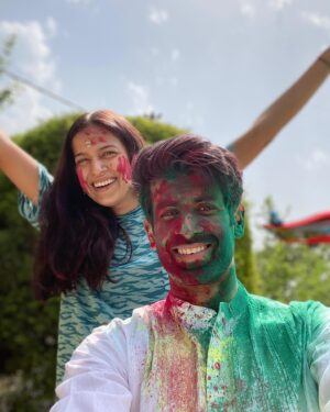 Namik Paul Instagram - A very very Happy Holi from all of us (in frame and out) to all of you and your loved ones 🌈🤗 May the colours of happiness and hope flood all your lives ❤️ Once again, all credit for the idea and execution go to @chandigarh_chronicle 🤓😎

#happyholi #colors #happiness