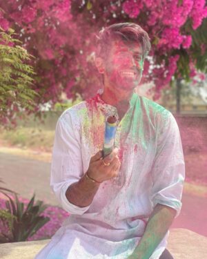 Namik Paul Instagram - A very very Happy Holi from all of us (in frame and out) to all of you and your loved ones 🌈🤗 May the colours of happiness and hope flood all your lives ❤️ Once again, all credit for the idea and execution go to @chandigarh_chronicle 🤓😎

#happyholi #colors #happiness