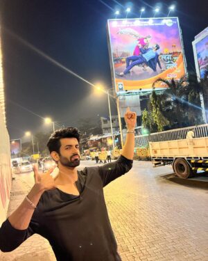 Namik Paul Instagram - Its-A-Me!! This will never not be exciting to me, so I had to go hunt at least one hoarding down after pack up. A tired brain resulted in me pointing at everything except our poster, and some…interesting faces. Some of which I present here. 

Lag Ja Gale launches today, which means I’ll be seeing all of you at 6:30 pm EVERY day, on @zeetv . I am so excited for you guys to see it, and I hope you enjoy it as much as I’ve enjoyed being a part of creating it ❤️ 🧿 

Thank you to @sandiipsikcand @solproductions_ and @zeetv for the opportunity. Let us know what you think, we’ll be here allll week 🤓