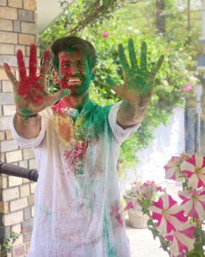 Namik Paul Instagram - A very very Happy Holi from all of us (in frame and out) to all of you and your loved ones 🌈🤗 May the colours of happiness and hope flood all your lives ❤️ Once again, all credit for the idea and execution go to @chandigarh_chronicle 🤓😎

#happyholi #colors #happiness