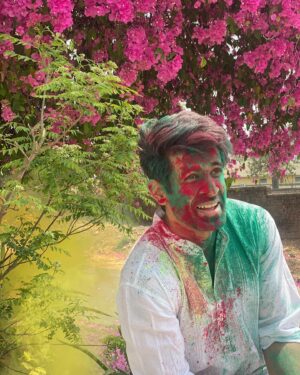 Namik Paul Instagram - A very very Happy Holi from all of us (in frame and out) to all of you and your loved ones 🌈🤗 May the colours of happiness and hope flood all your lives ❤️ Once again, all credit for the idea and execution go to @chandigarh_chronicle 🤓😎

#happyholi #colors #happiness