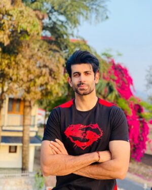 Namik Paul Instagram - Shouldn’t be too hard to guess what I got up to this weekend 😛 Once again proving, that the story is in the telling 👏🏼👍🏼 If you’ve got a penchant for endearingly self important flights of (super) fancy and 4 hours (and you thought hindi movies were long...) to spare, I highly recommend it 🤓

#zacksnydersjusticeleague #restorethesnyderverse