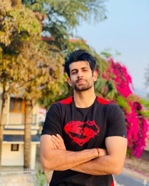 Namik Paul Instagram - Shouldn’t be too hard to guess what I got up to this weekend 😛 Once again proving, that the story is in the telling 👏🏼👍🏼 If you’ve got a penchant for endearingly self important flights of (super) fancy and 4 hours (and you thought hindi movies were long...) to spare, I highly recommend it 🤓

#zacksnydersjusticeleague #restorethesnyderverse