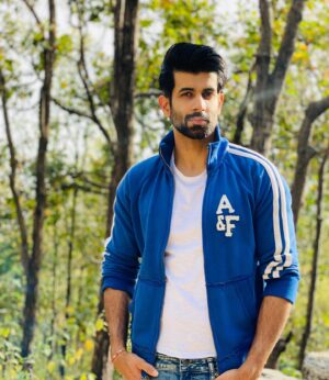 Namik Paul Instagram - A walk in the wilderness☀️ 

(This is a lie. I was standing on the main road with people laughing at me posing as they drove by 🌚 Subtext is sometimes better left out though 😋)

#nature #solitude #peace