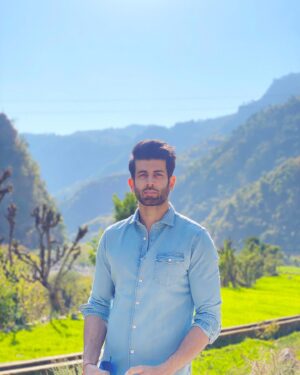 Namik Paul Instagram - Don’t have to do much when the background looks like this! I’m sure I’ve said that before, but then this place never stops amazing me 😍 Happy Valentine’s everyone, a day built around gifting and receiving, and most importantly, eating chocolates is never a bad idea ❤️🤪