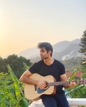 Namik Paul Instagram - Hey guys, as you know, the corona virus is raging, so let’s all wear a mask and socia... Hold on. I could’ve sworn we all spent last year saying the exact same thing 🤔 Pandemic nostalgia is the sequel we all knew we never needed 🛑 Ye retake kuch jama nahi boss 🌚🤦🏽‍♂️

Seriously though, let’s be smart and responsible for a while and get past this. It’s high time 🙏🏼🙌🏼 

PS- Yes, that’s smoke from a forest fire behind me, which have become depressingly regular here. Because if there’s one thing the world needs right now, it’s dumb ass people setting forests on fire 😑👎🏼