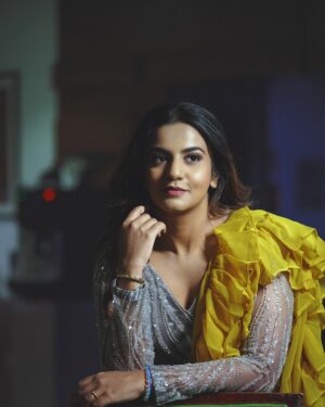 Namratha Gowda Instagram - 🌙
Outfit: @var_vastrr @snehaligoor @im.hemanth 
PC: @nimma_chayagrahaka 
Makeup and hair: @hair_and_makeupby_saraswathi