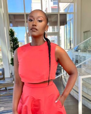 Nana Mensah Instagram - LOOK BACK AT IT 👀 
Thank you @filmindependent for recognizing #QueenofGlory at the #SpiritAwards!
All hail The Team:

#ShelterPR @jenziet @jesssze @darrell_borquez 
Styled by: @zadrianandsarah 

💇🏿‍♀️: @tiffdoeshair 
💄 : @brandyallen 
👗 : @maisonrabihkayrouz 
👠 : @jenniferchamandi 
💎: @kallatijewelry