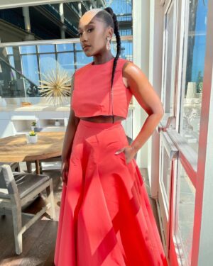 Nana Mensah Instagram - LOOK BACK AT IT 👀 
Thank you @filmindependent for recognizing #QueenofGlory at the #SpiritAwards!
All hail The Team:

#ShelterPR @jenziet @jesssze @darrell_borquez 
Styled by: @zadrianandsarah 

💇🏿‍♀️: @tiffdoeshair 
💄 : @brandyallen 
👗 : @maisonrabihkayrouz 
👠 : @jenniferchamandi 
💎: @kallatijewelry