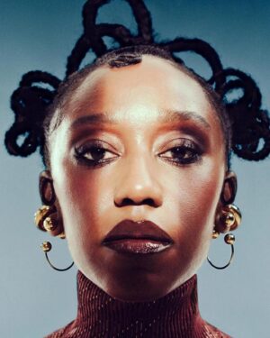 Nana Mensah Instagram - “So much of Black women’s identity is…for better or worse, is wrapped up in our hair. Having that atmosphere of care has been very delightful.” @itsnanamensah spoke with @thecut about her personal connection to #JajaBroadway and how this production creates a safe space for Black women, on stage and off. 
Read @_morganjerkins’s #Encounter at the link in bio.
Photography by @courtsyy 
Styling by @itsrobertojohnson 
Hair by @hairbysusy 
Makeup by @jessegenao 
Tailoring by Lindsay Wright