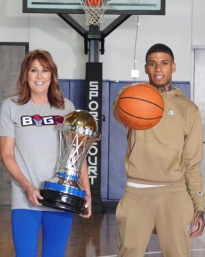 Nancy Lieberman Instagram - Little cameo, big impact 👀 Great recognizes great.

"Champions" Official Music Video by @nlechoppamusic is out now, watch on YouTube: https://www.youtube.com/watch?v=UKiNpmkkVq0

📸 : @taylordynese

#NBA #WNBA #LadyMagic #Basketball #WomensBasketball #TheBig3 #HallOfFame #WomensSports #WomenInSports