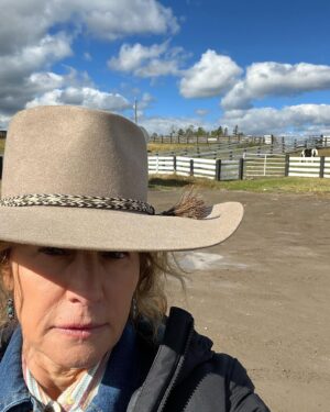 Nancy Travis Instagram - First snow, clear skies, happy horses and … my birthday 🥳. #RIDE #grateful #stillcrazyafteralltheseyears