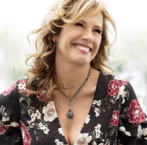 Nancy Travis Instagram - LAUGHS A LOT