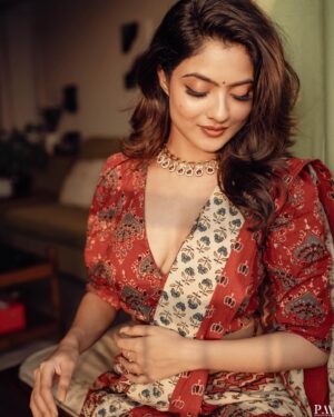 Nandana Varma Instagram - Styling @styyledbyjoe @joe_elize_joy
Photographer @pournami_mukesh_photography
MUAH @makeupartistry_kottayam.Cochin
Outfit  @byhand.in
Jewellery @kaya_online_