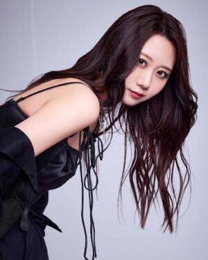 Nao Furuhata Instagram - お久しぶりです

黒に包まれた時の私です👀

みんなはGWどう過ごしましたか？

私は17日から始まる舞台
歌舞伎町シャーロックのお稽古で
充実していました

劇場にてお待ちしております！