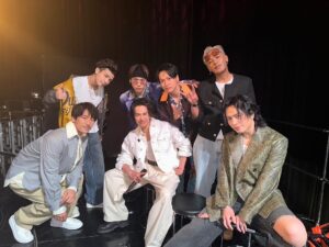 Naoki Kobayashi Instagram - Happy 30th anniversary to #CDTV 🕺
CDTVライブライブ さん30周年✨
おめでとうございます🎉
#初めてのCDTV出演はみんなの髪に気合いが入ってましたね笑