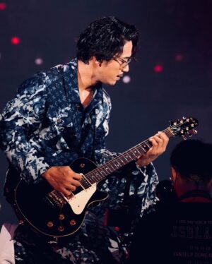 Naoki Kobayashi Instagram - You all are the best #MATE 🌹
みんなが笑顔でついてきてくれたから
今日最高の締めくくりを迎えることが出来ました👏
本当にありがとう✨✨

これからも三代目JSOUL BROTHERS を
どうぞよろしくお願いします❗️
#STARS #JSB_LAND #JSB3YEAR #全43公演 #完

もう寝てる人もいるだろうから
素敵な夢が見れていますように🌙