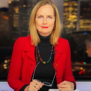 Naomi Simson Instagram - Glasses on or off? For #thedrum tonight? @abctv 🤓
