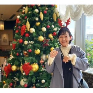 Naomi Zaizen Instagram - 🍙
Merry Christmas✨🎄🔔✨
皆さんに幸せが訪れますように✨
🍙
イベント🐟️への応募も最終ですよ～！
🍙
#Merry Christmas #✨🎄🔔✨ #🦌 #財前直見 #🍙
