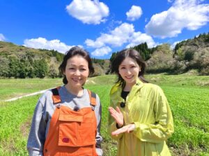 Naomi Zaizen Instagram - 🍙
谷原さん、横山さん、御出演の皆さん、スタッフの皆さん、御覧いただいた皆さん、ありがとうございました！🙇
少しでも皆さんの心に伝わっていたら嬉しいです😊
🍙
めざまし8さんの配信やSNSでも観れるようになるそうなので、またのぞいてみてください😊
🍙
#めざまし8 #谷原章介 さん #横山ルリカ さん #御出演の皆さん #スタッフの皆さん #御覧いただいた皆さん #感謝！ #大分 #田舎暮らし #直見工房 #ありがとうファイル #財前直見 #🍙
