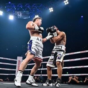 Naoya Inoue Instagram - ニ階級四団体制覇やりました👑👑👑👑
今年も皆さんにもの凄い景色を見させていただきました！！
四本のベルトを巻いてリングから見る景色は最高でした、、
応援ありがとうございました✌🏻

#井上尚弥